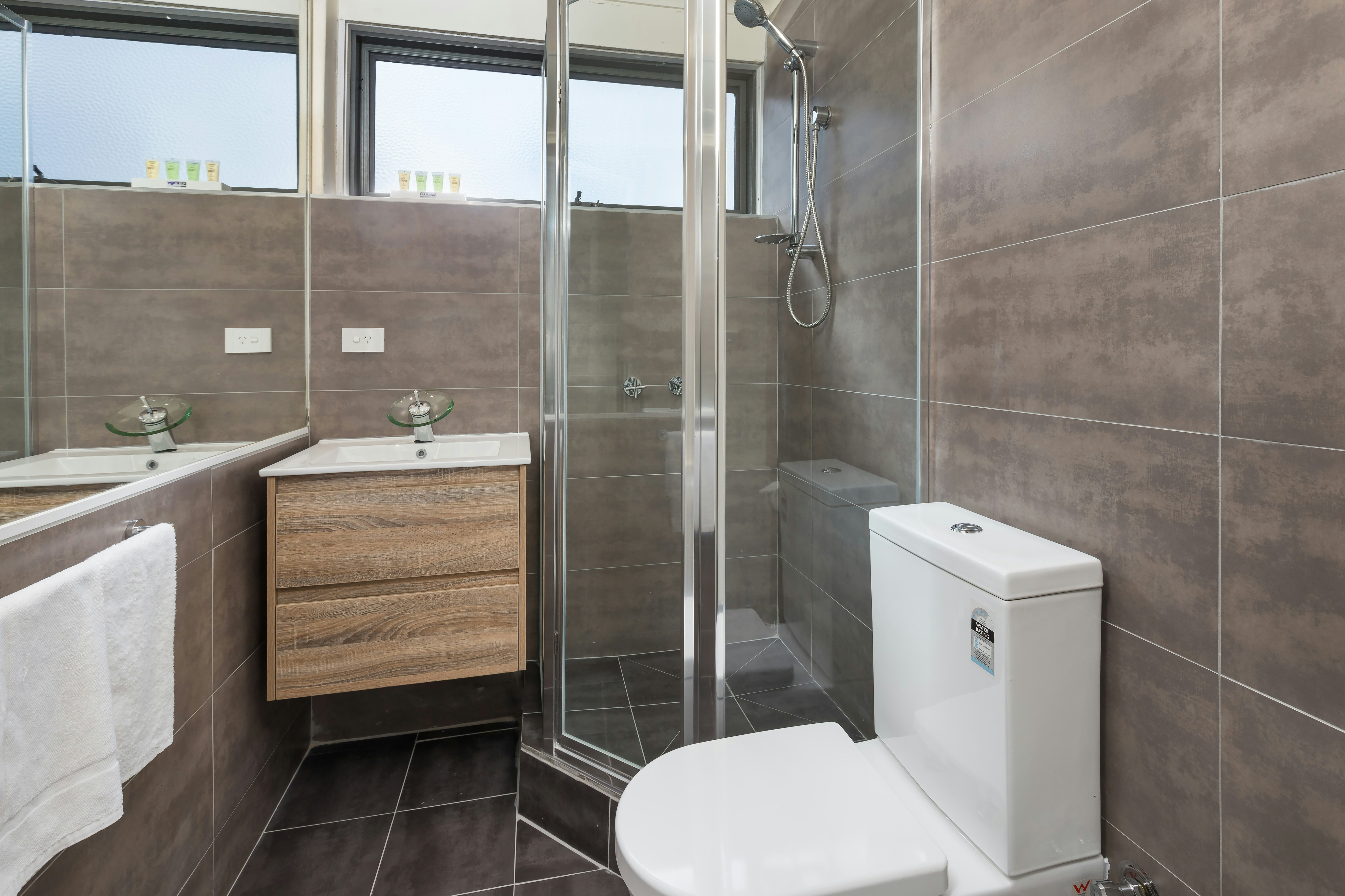 City Edge Serviced Apartments East Melbourne 16/17