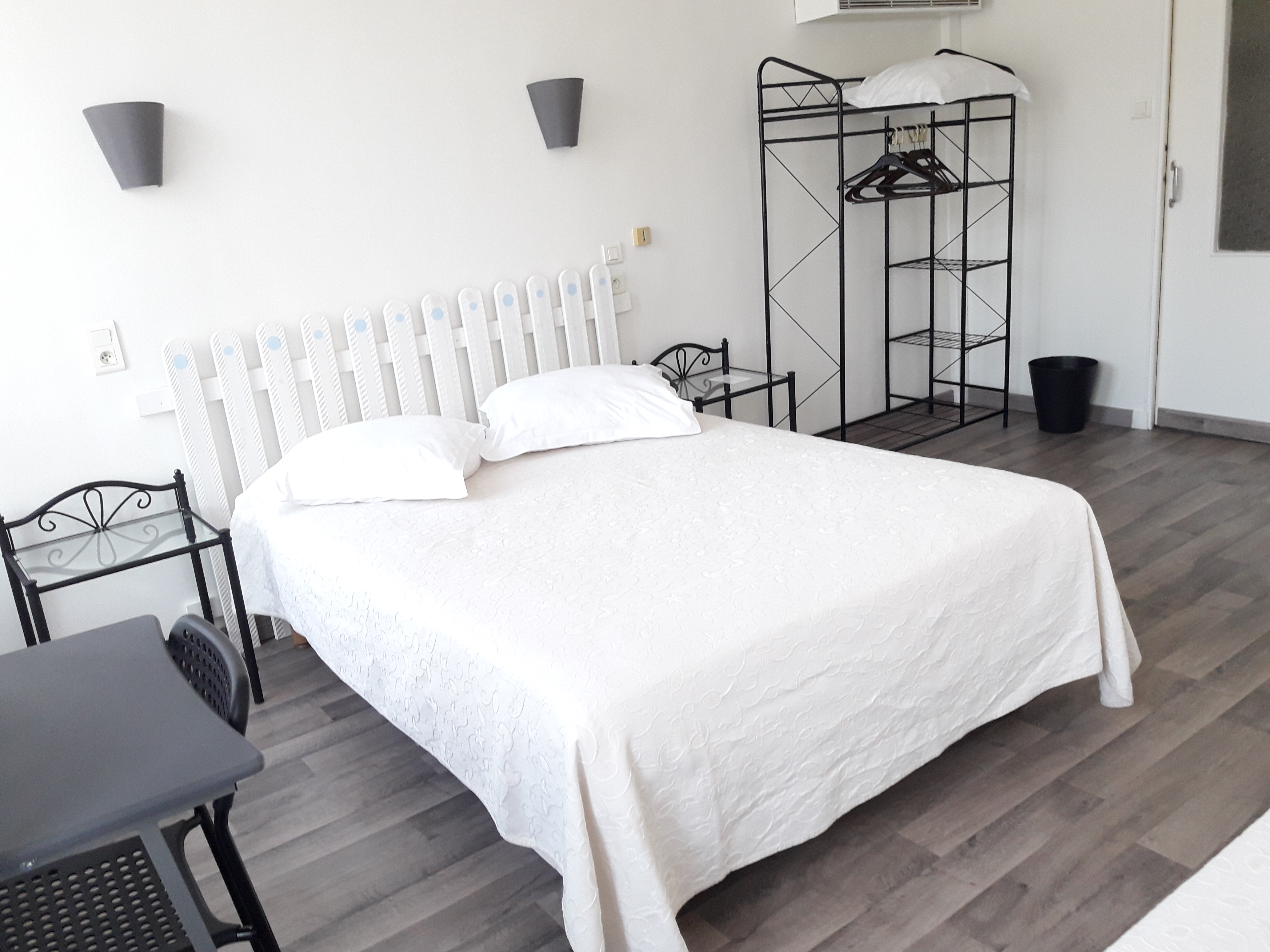 AU NOUVEL HOTEL 11/25