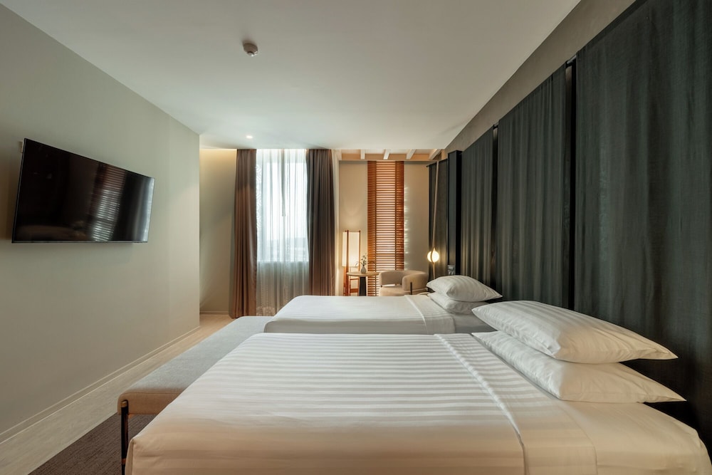 DELUXE, TWIN BEDS