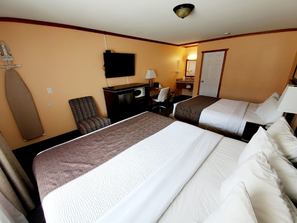 Travelodge by Wyndham Golden Sportsman Lodge 9/44