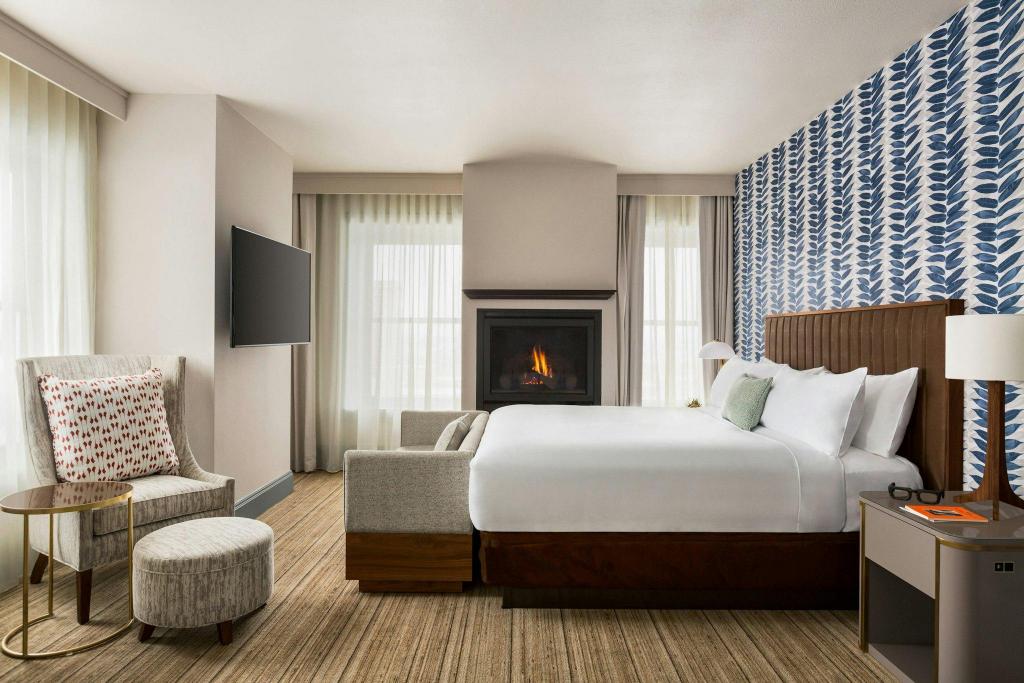 1 Bedroom, Signature, Hospitality, Suite, King Bed