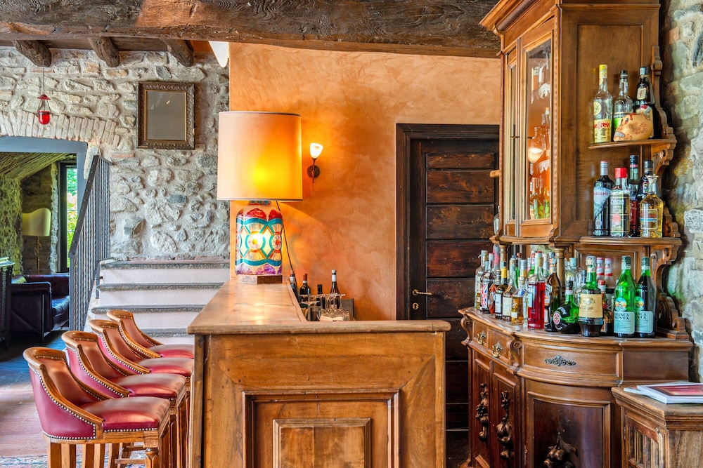Hotel Castello Di Casiglio 7/79