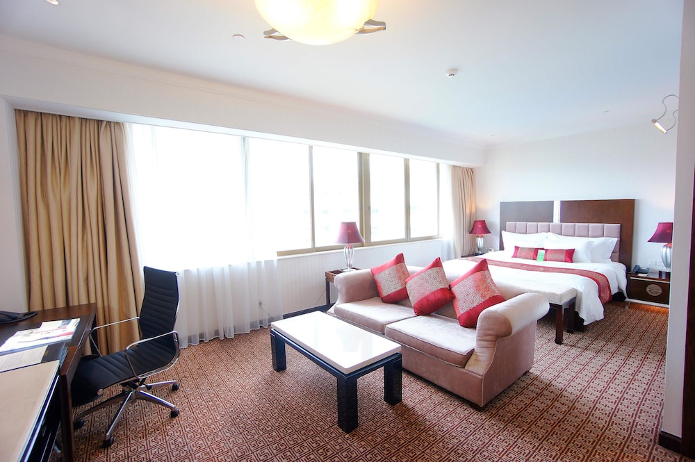 Dong Fang Hotel 54/74