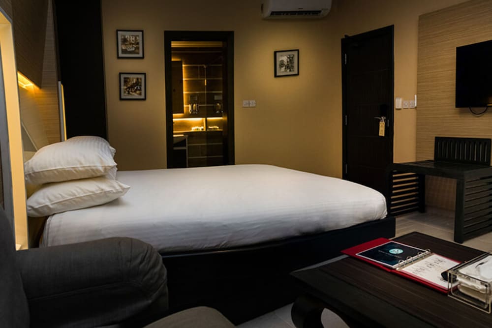 Home Suites Hotel 31/80
