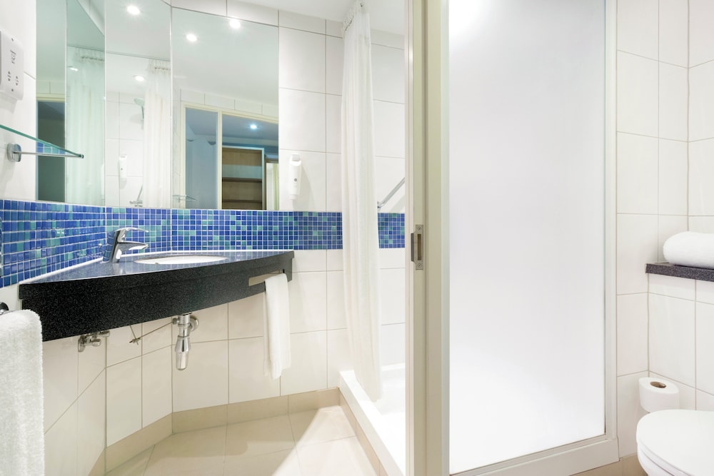 Holiday Inn Express Southampton M27 Junction 7 50/50