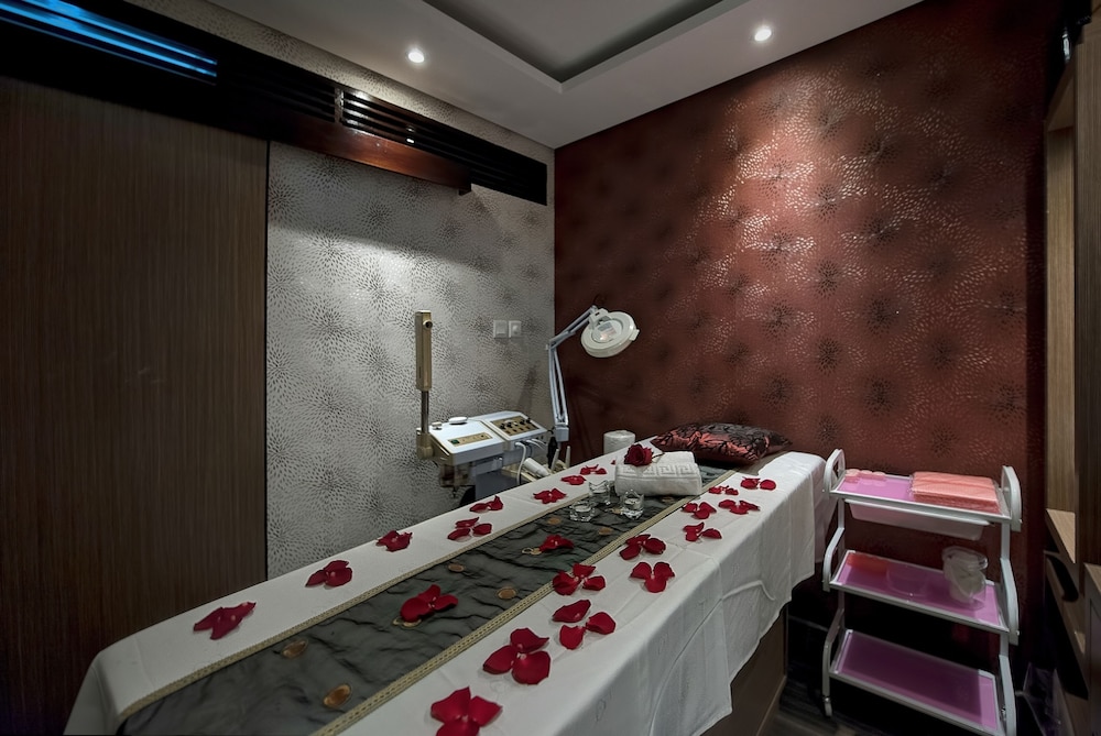 Omega Hotel Dubai 15/49