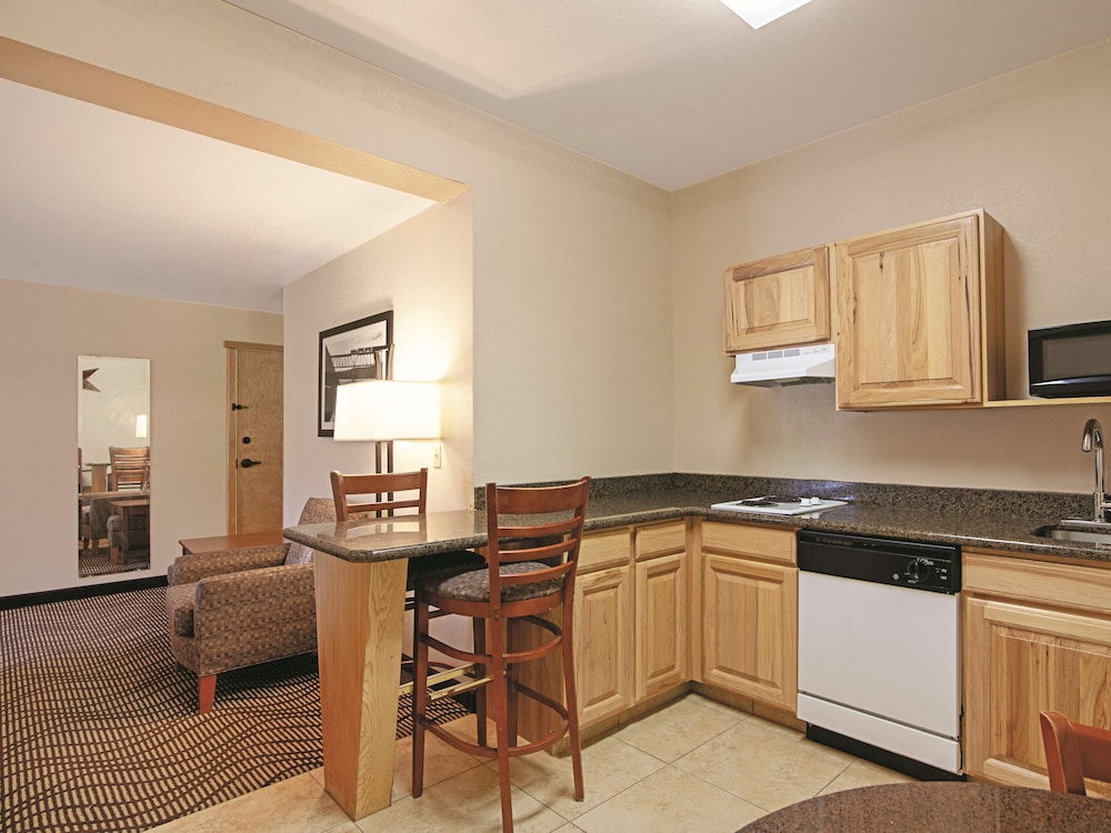 Best Western Plus Riverfront Hotel And Suites 32/37