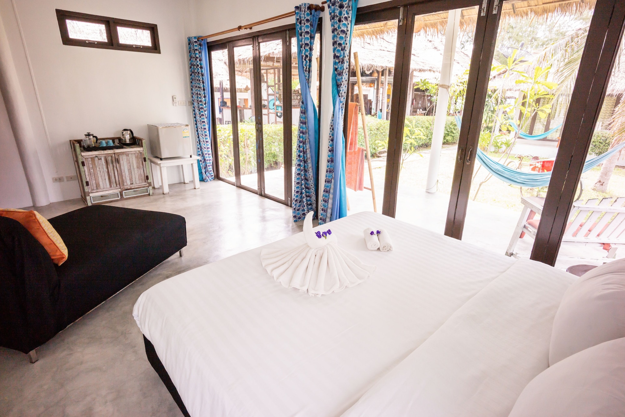 DELUXE, BUNGALOW, KING BED, PATIO, GARDEN AREA