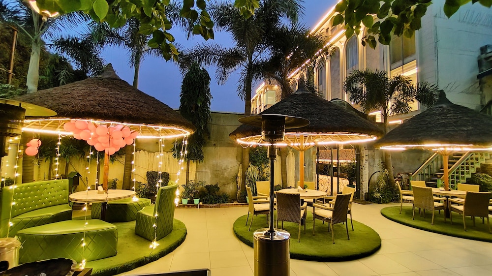 MGR Hotel Moradabad 44/50