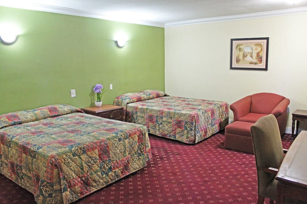 Royla Motel 33/44