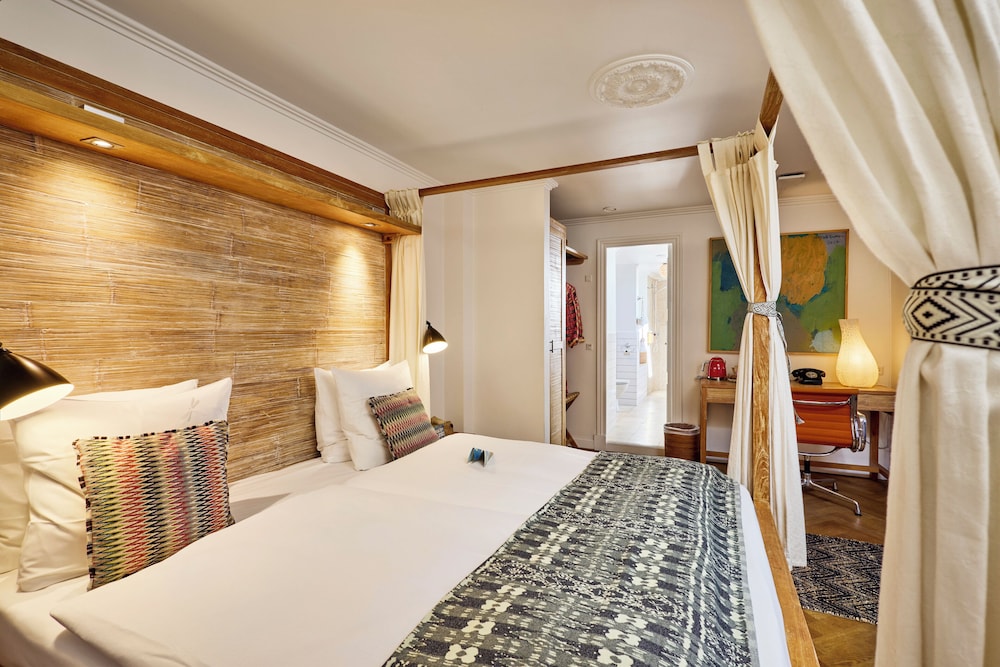 PANORAMIC, PENTHOUSE, QUEEN BED, CITY VIEW, HOT TUB