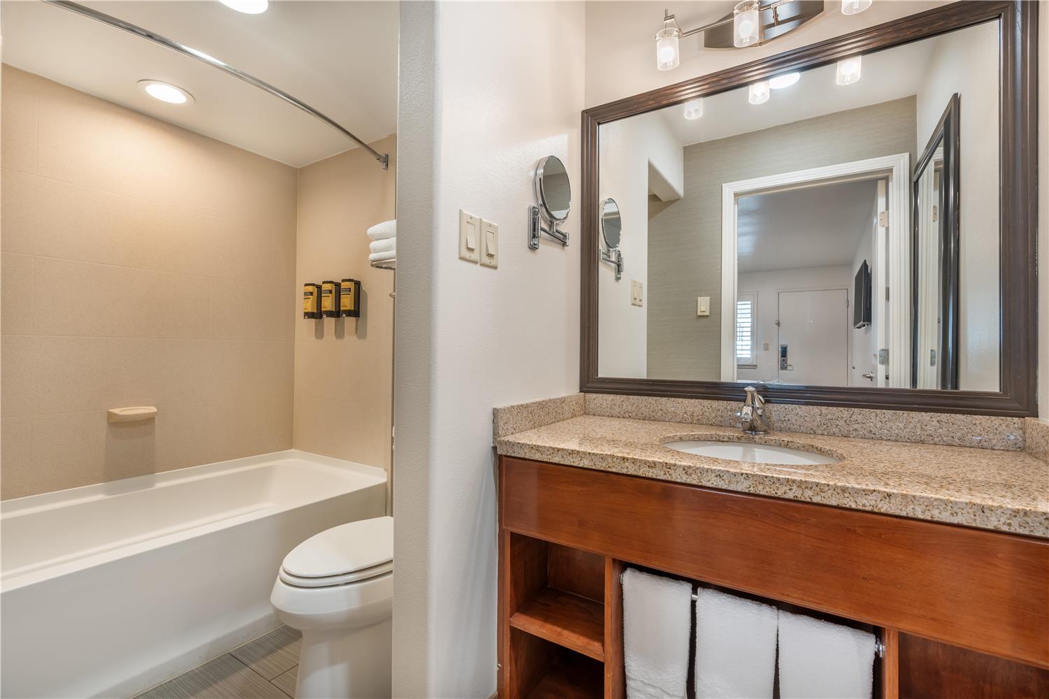 غرفة بسرير كوين، Best Western Plus Clocktower Inn 4/4