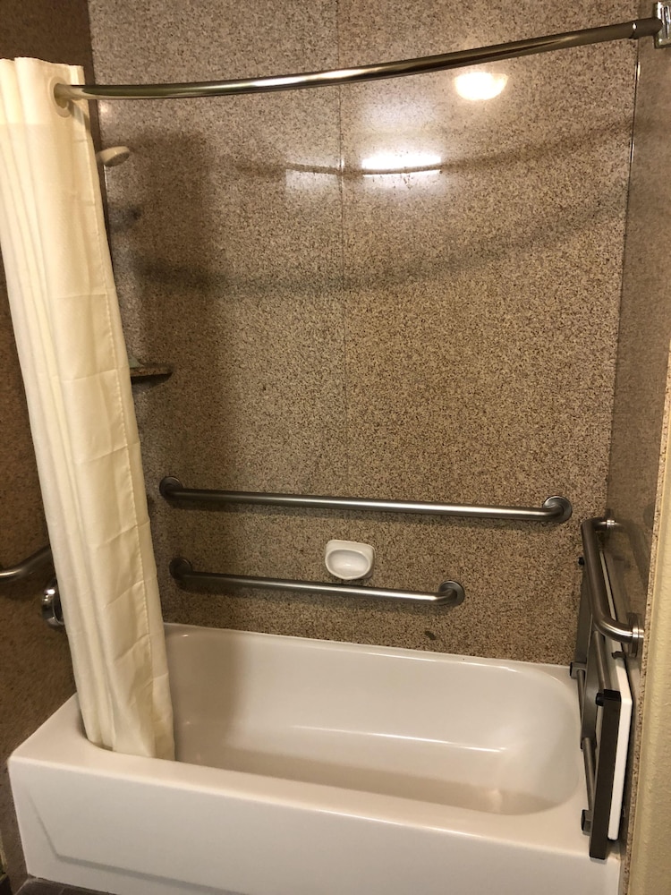 Sleep Inn & Suites Hewitt - South Waco 15/29