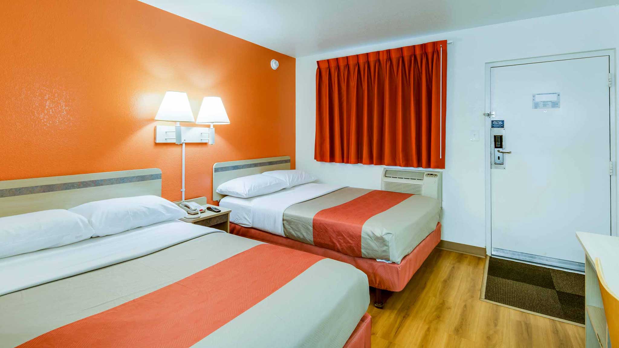 2 Full Beds - Non-Smoking