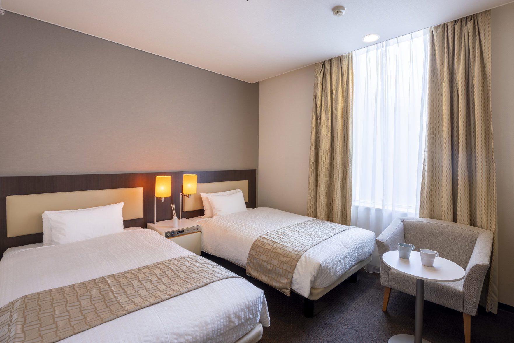 Hollywood, Standard, Twin Beds