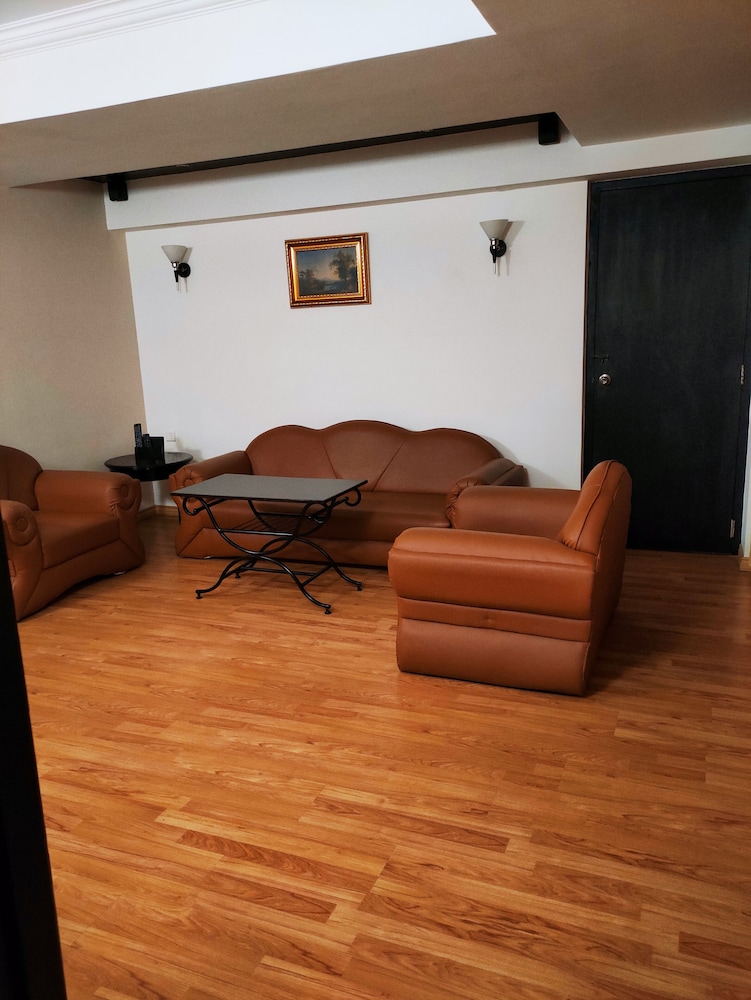 SRM HOTEL 18/41