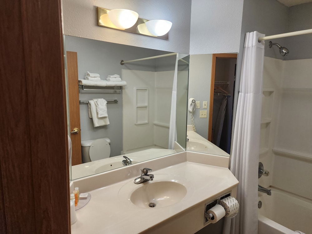 Windsor Place Inn 64/65