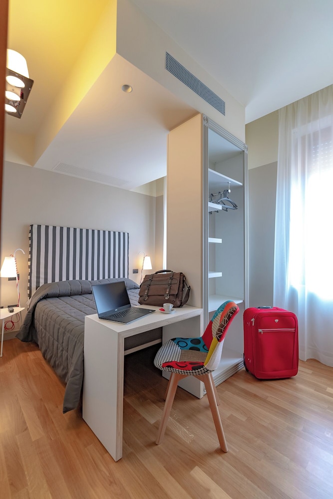 Hotel Moderno Assisi 34/50