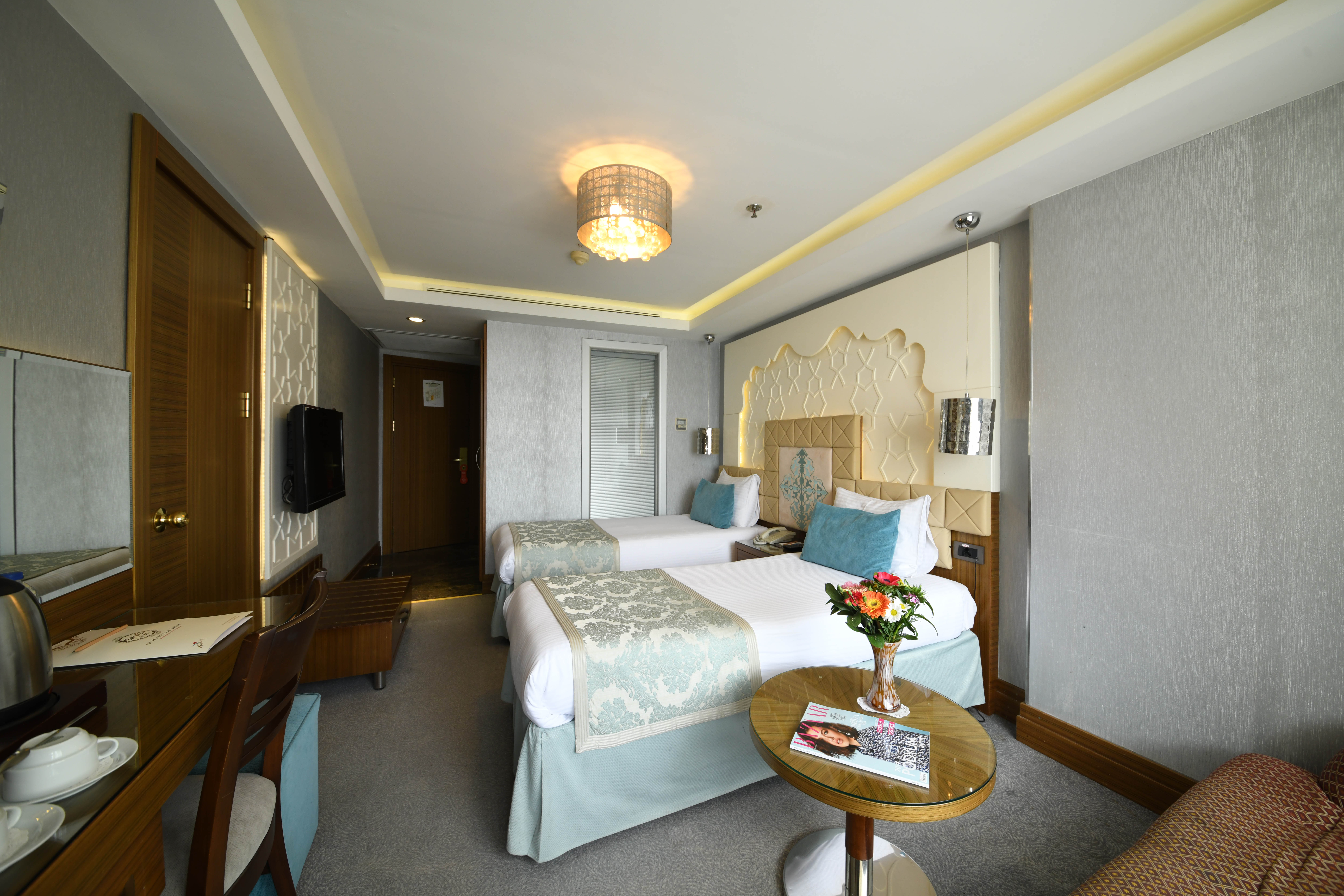 Deluxe, Double or Twin Bed, City View 2/5