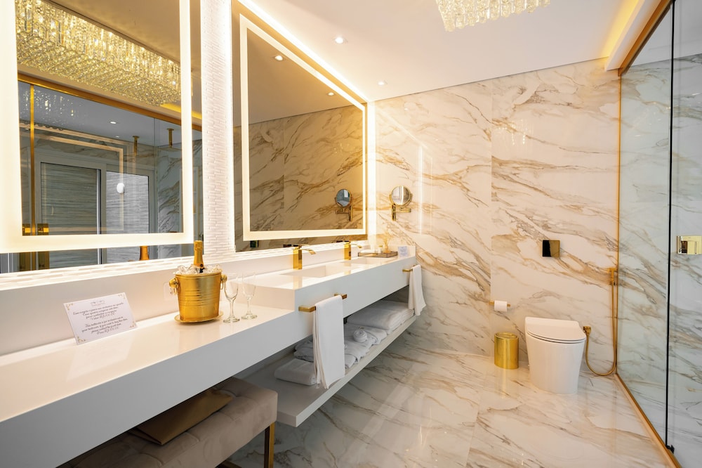 Suite, King Bed, Sauna