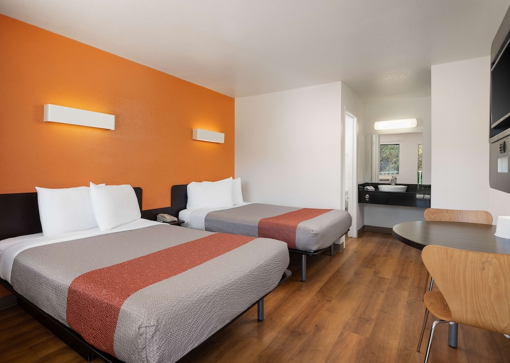Motel6 Temecula, CA - Historic Old Town 20/62