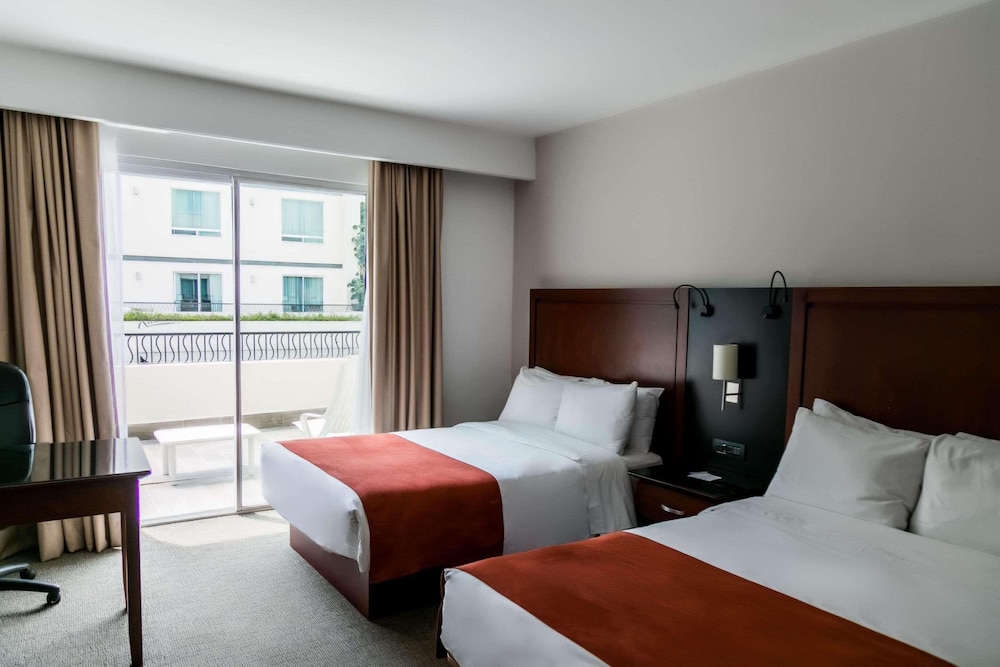 غرفة بريميوم بسريرين مزدوجين، Sheraton Leon 4/10