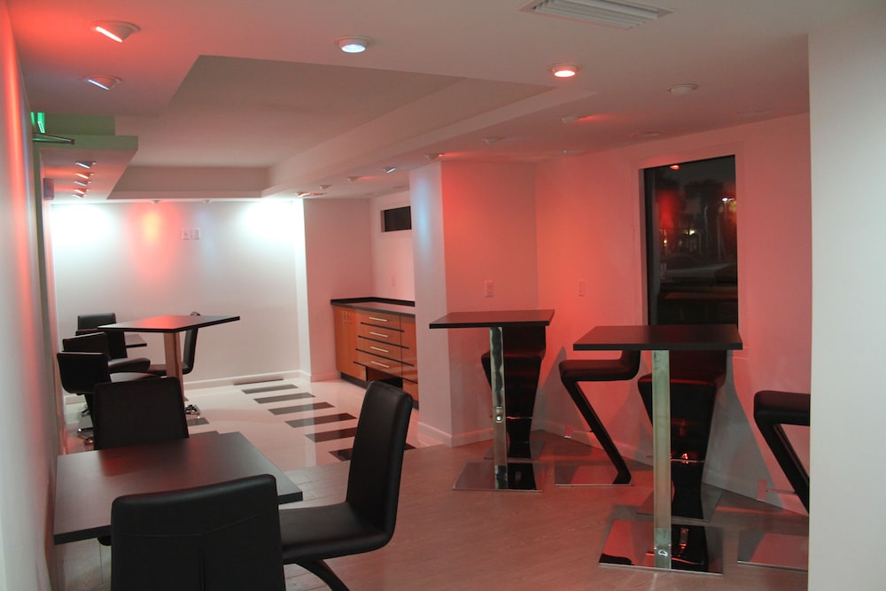 Lotus Boutique Inn Suites 36/57
