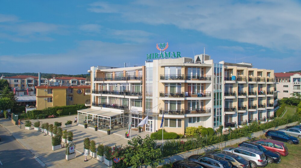 Miramar Hotel 3/50