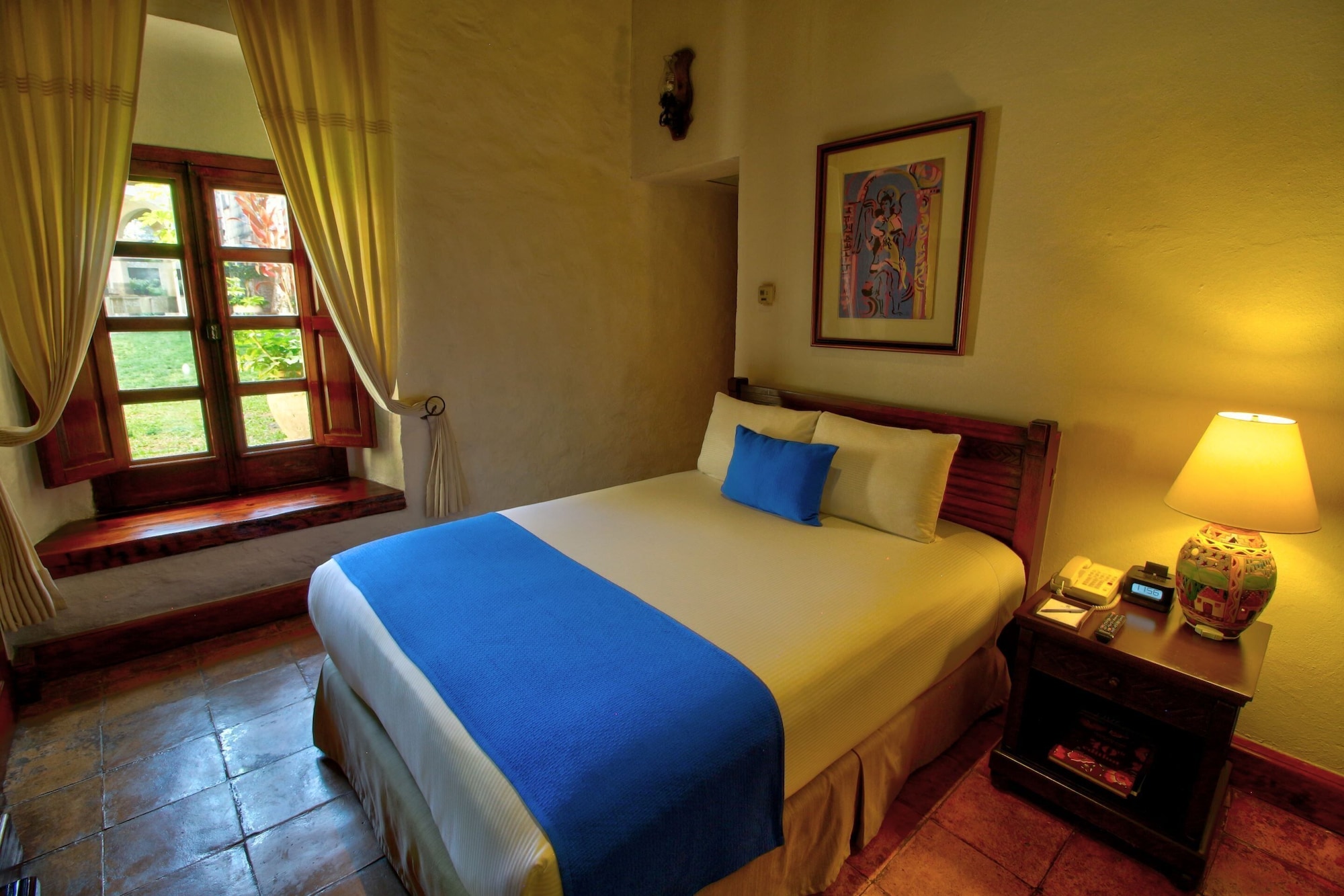 NOVICIA, QUEEN BED