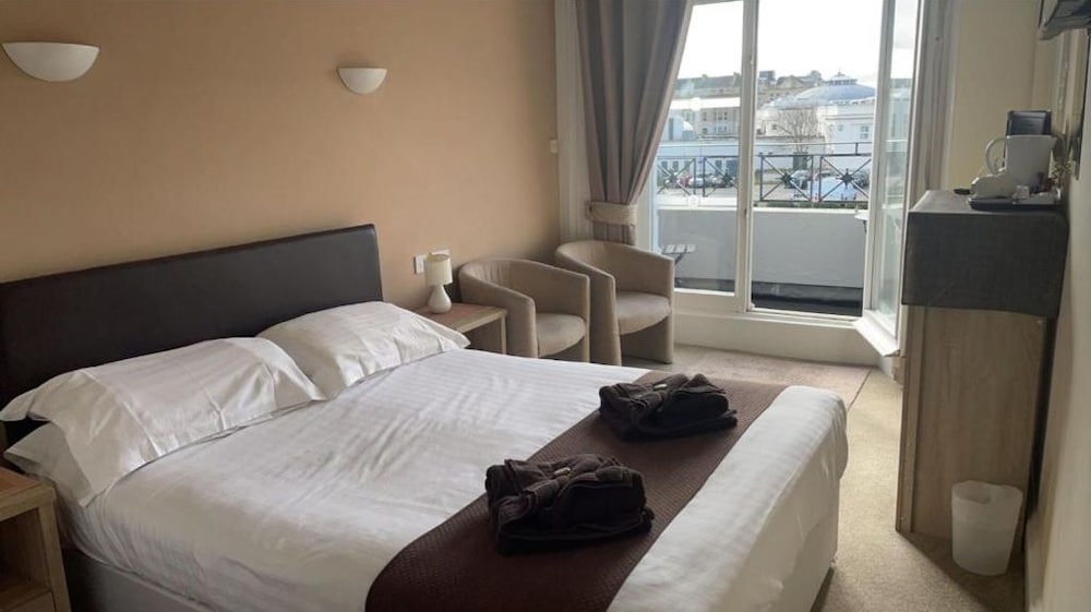 Royal Grosvenor Hotel 12/50