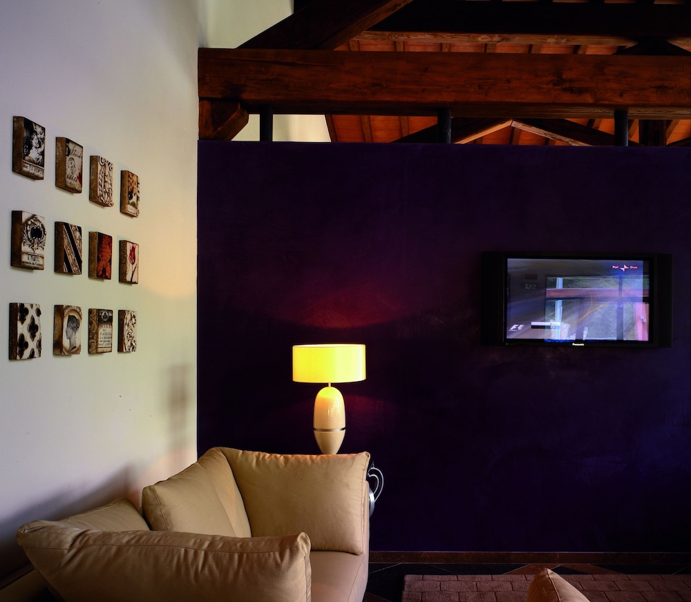 MERIDIANA COUNTRY HOTEL 21/41