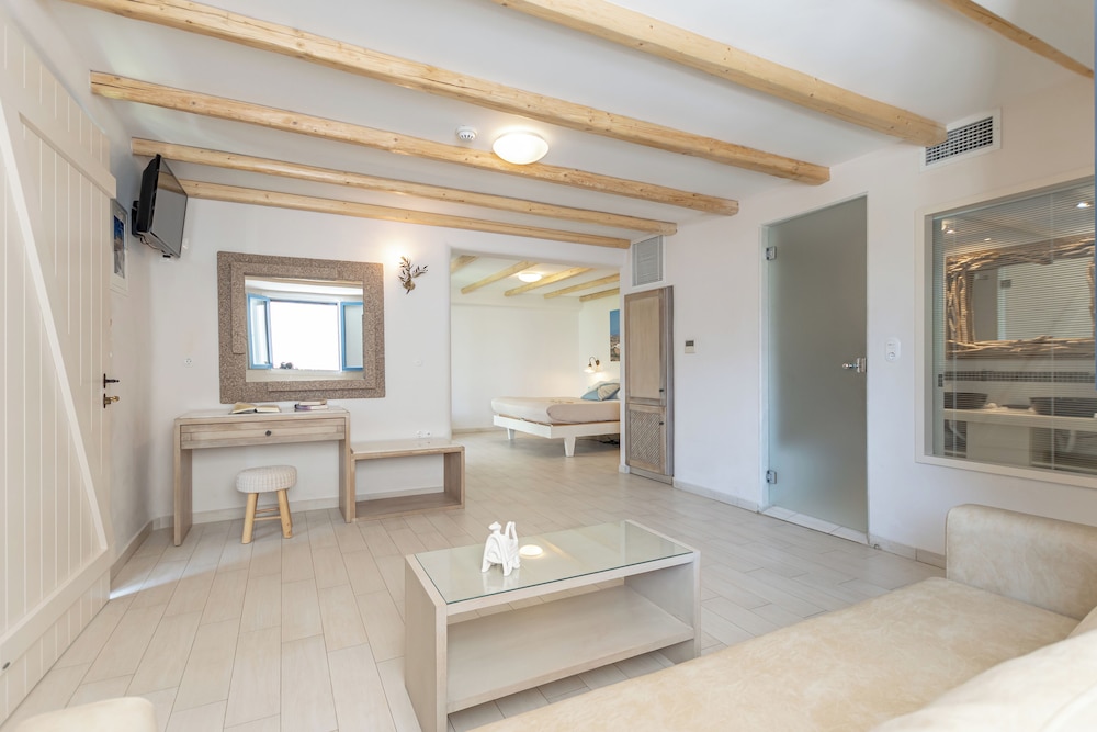 Naxos Island Hotel 47/74
