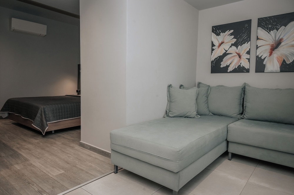 Elizabeth Queen Luxury Rooms 32/50