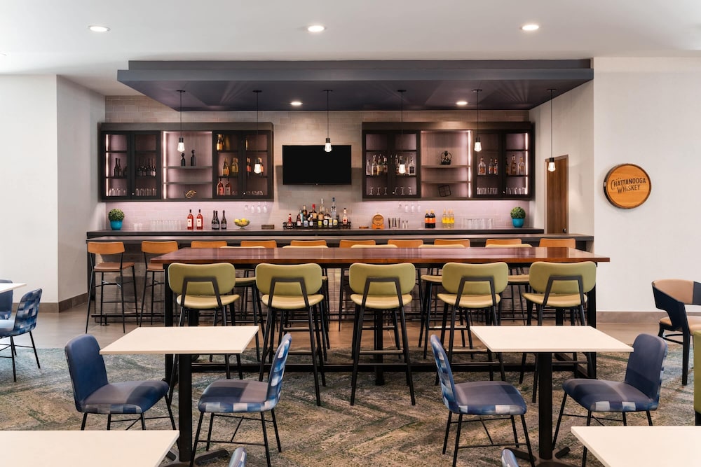 La Quinta Inn & Suites by Wyndham Chattanooga Downtown/South 40/61