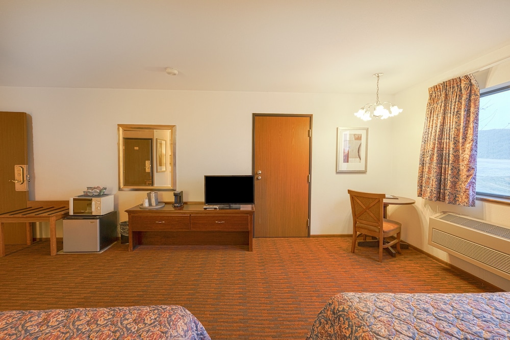 Harlan Inn and Suites By OYO Harlan 38/56