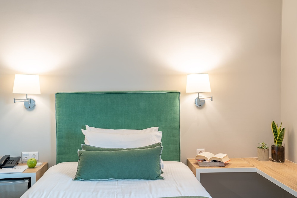 Chroma Fashion Rooms & Apartments 30/48