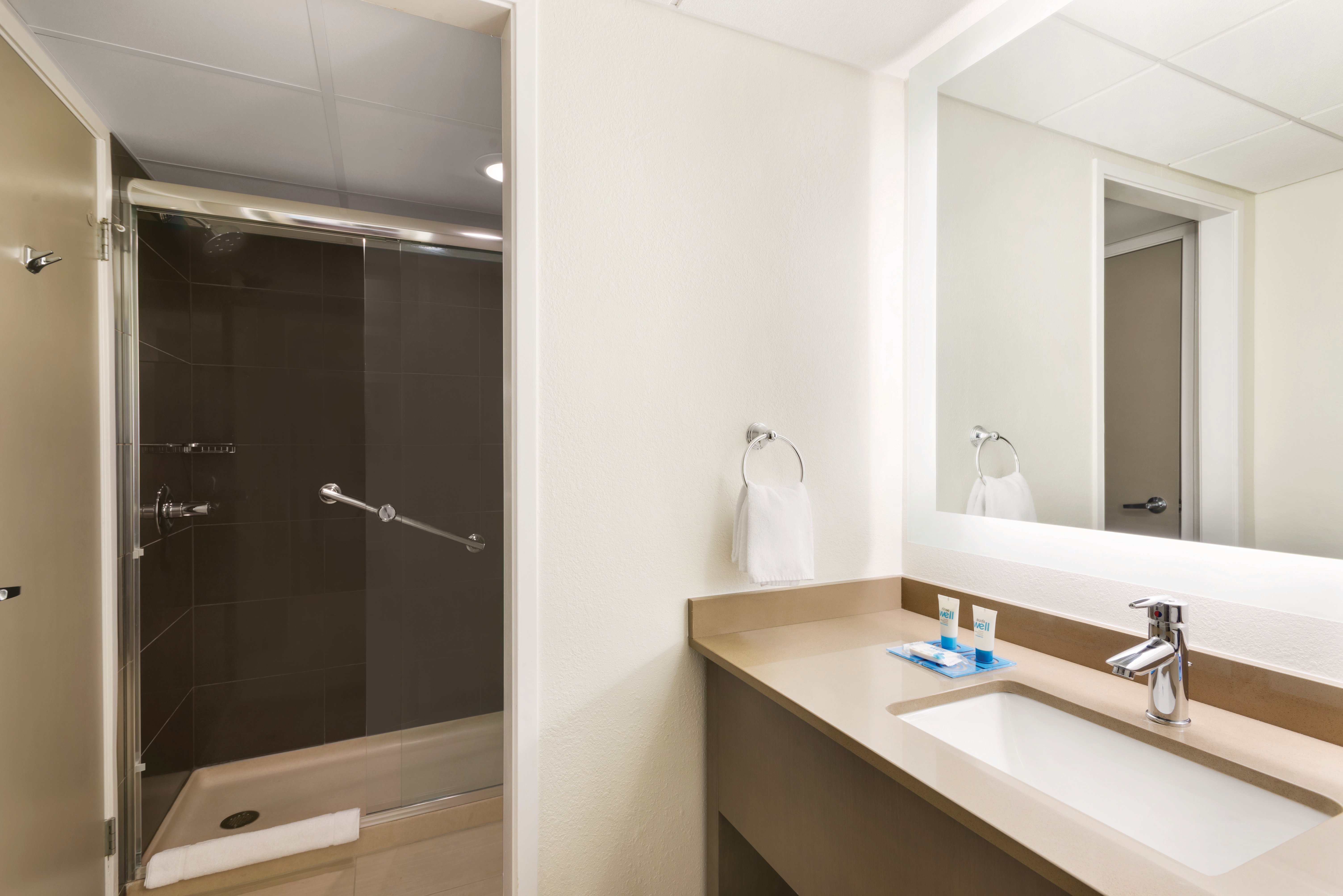 CLT Sky Suites 34/34