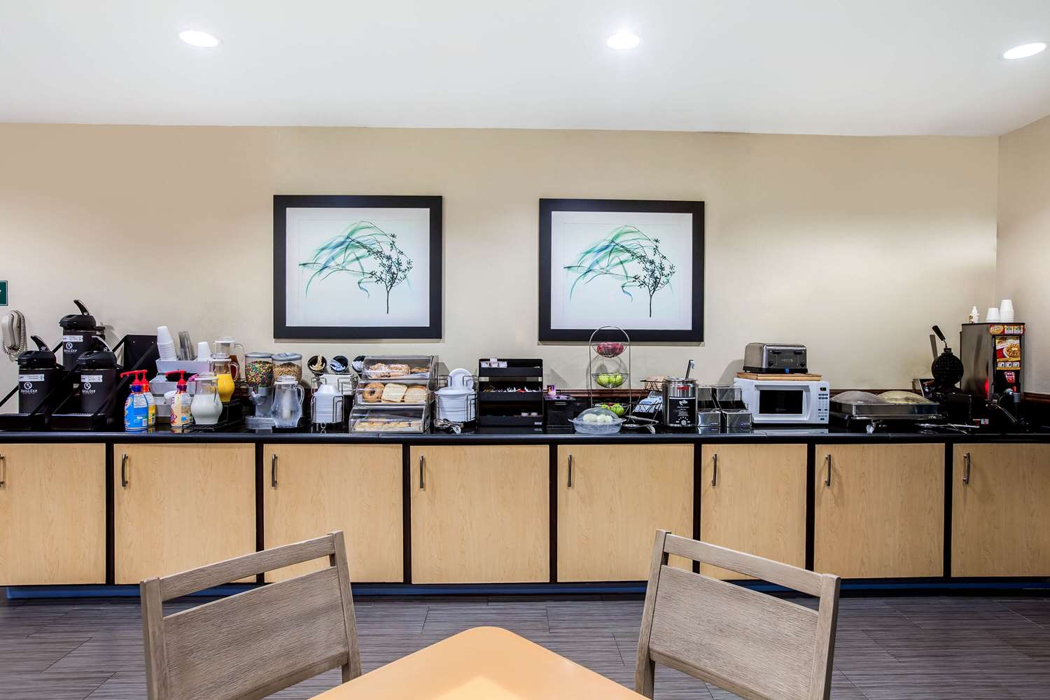 La Quinta Inn & Suites by Wyndham Pasadena 28/32