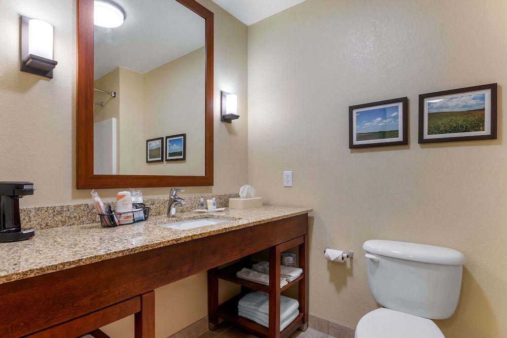 Comfort Suites Burlington, IA 11/30