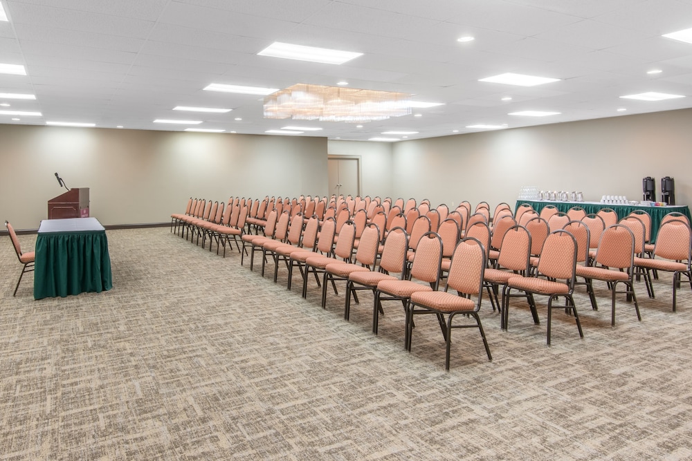 Crowne Plaza Hickory 50/61