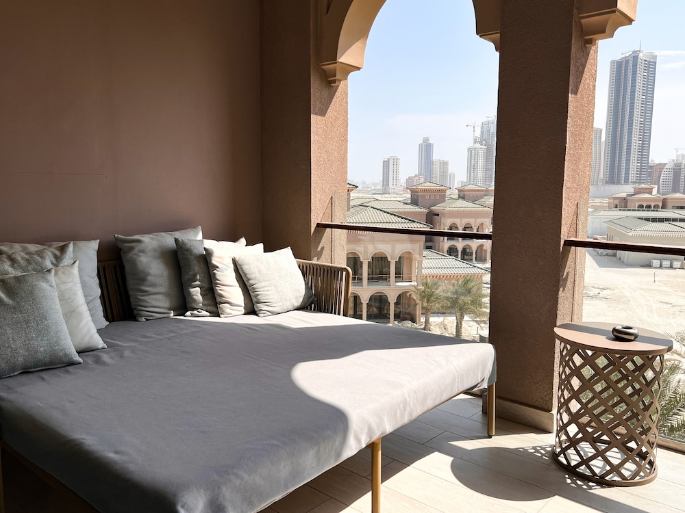 Arabian, Deluxe, Twin Beds