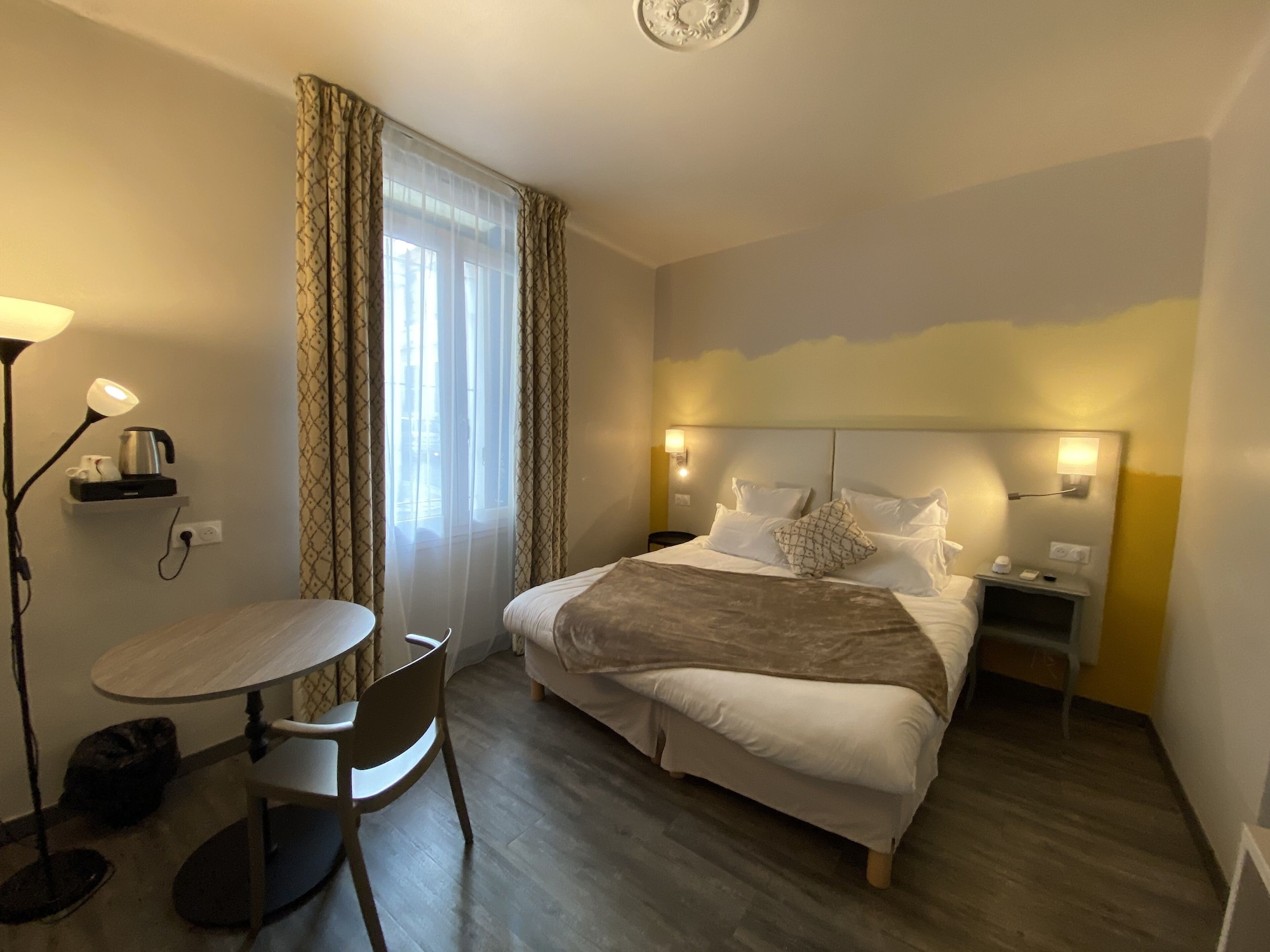 غرفة قياسية بسرير كوين في الطابق الأرضي، Majestic Hotel 3/10