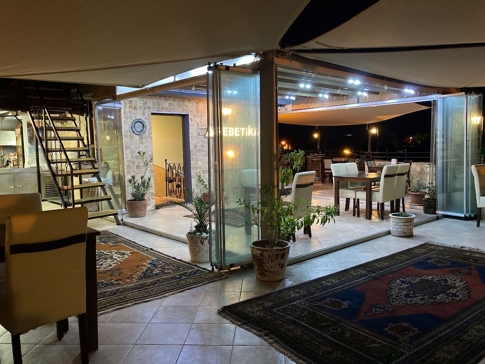 Rebetika Hotel 7/67