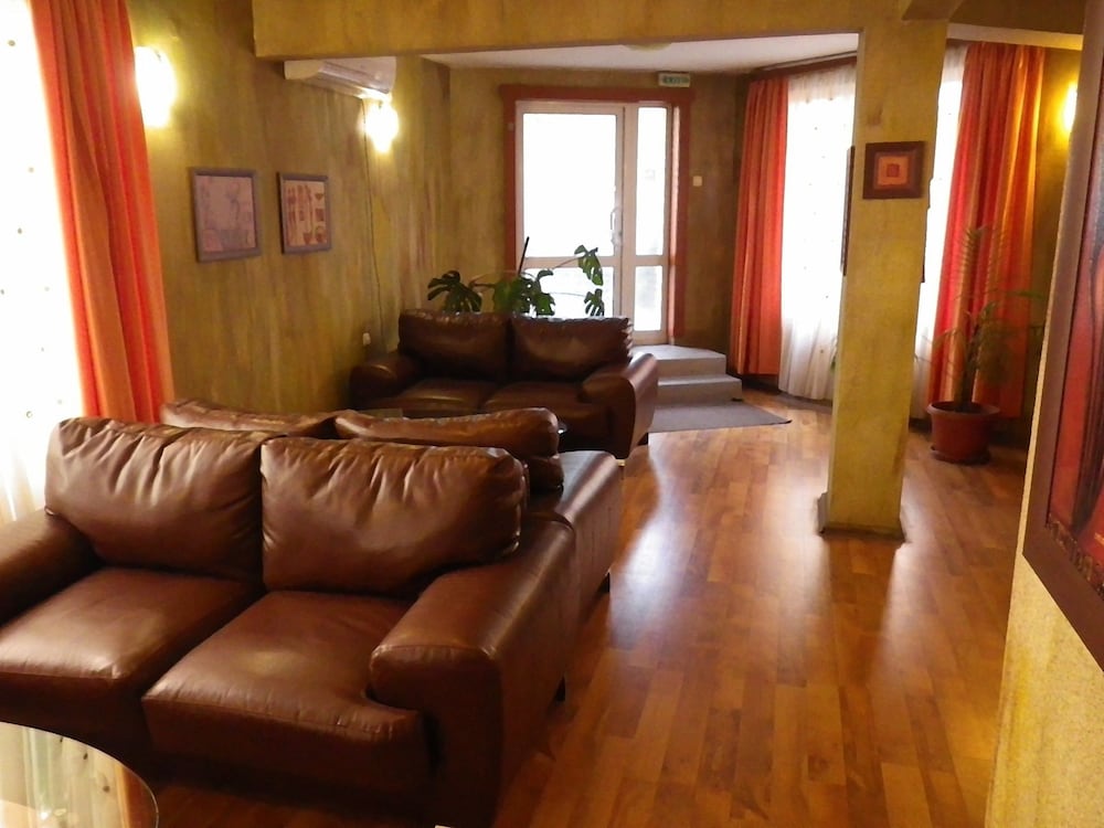 Palitra Family Hotel 31/35