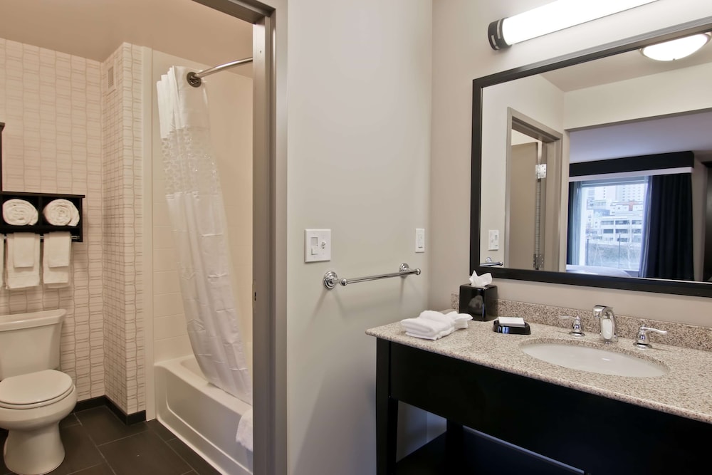 Hampton Inn Suites Bellevue Downtown Seattle Wa 13/53
