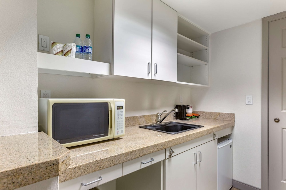 Windmill Suites Surprise - Phoenix, Ascend Hotel Collection 36/37