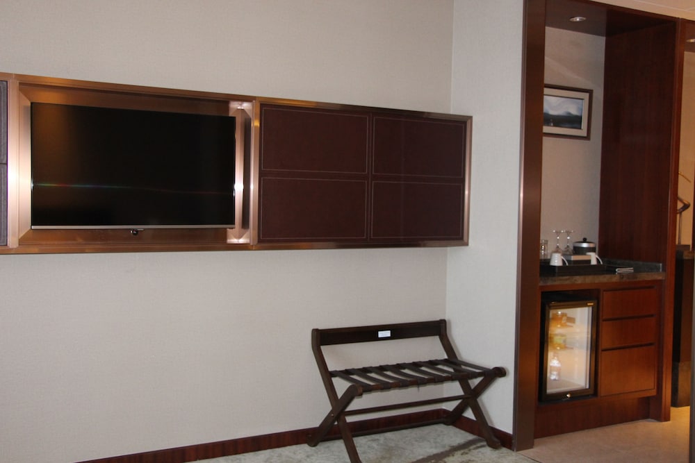 Golden Eagle Summit Hotel Yancheng 4/98