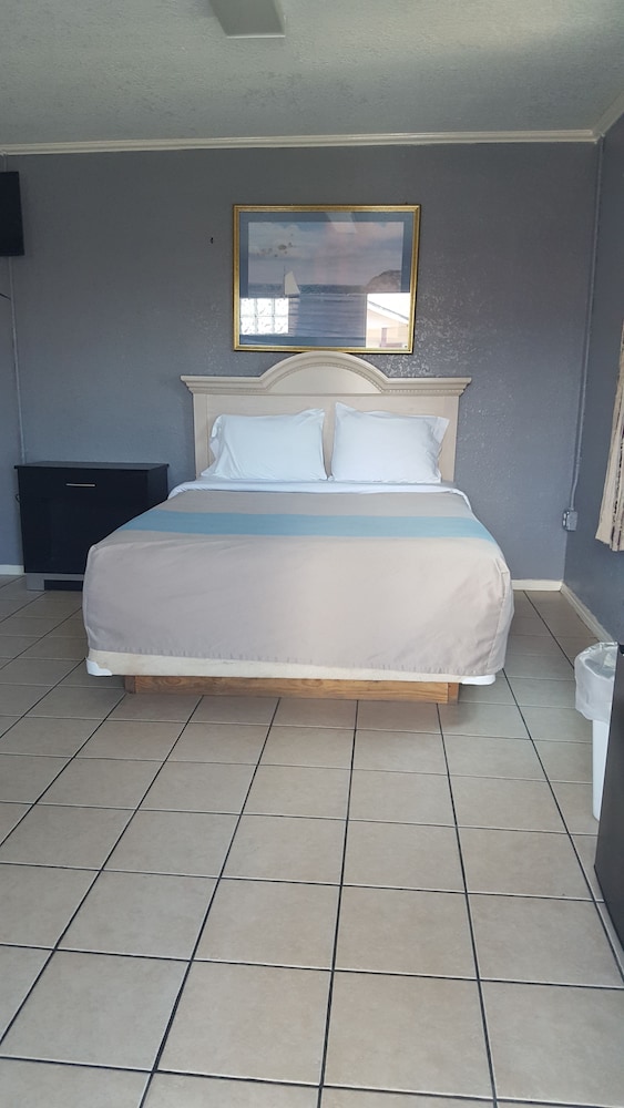 Bayfront Cottages 26/28