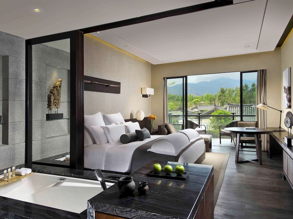 DELUXE, TWIN BEDS, BALCONY