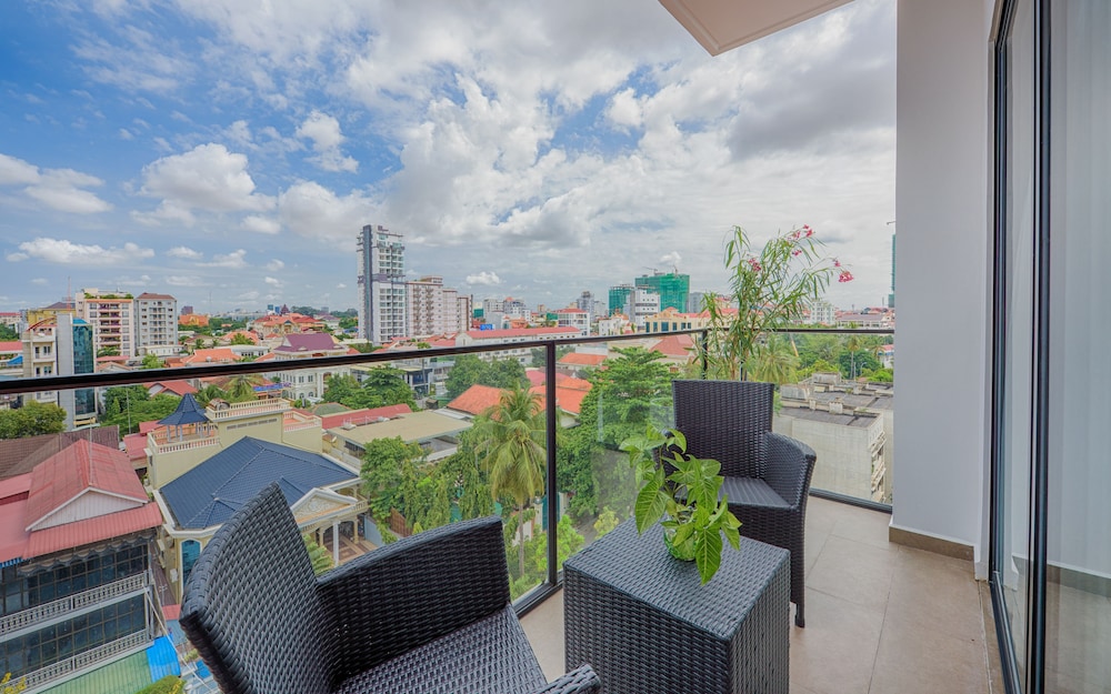 Mansion 51 Hotel & Apartment 53/67